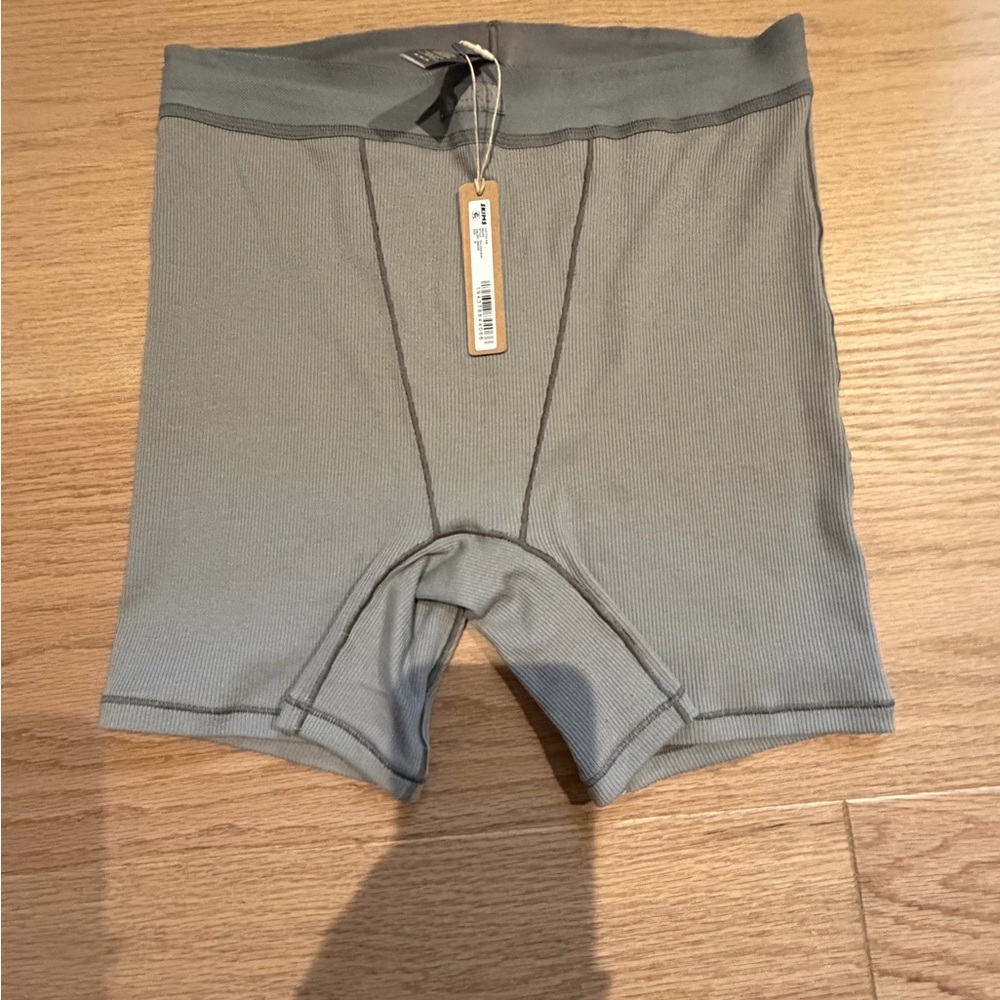 SKIMS Ribbed Boxer Briefs in Light Grey